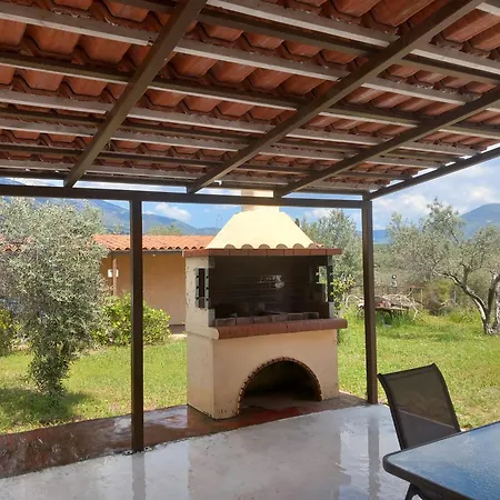Nyaraló Oliva - 5000m2 Olive Grove - Bbq - Ideal For Families & Groups Erétria